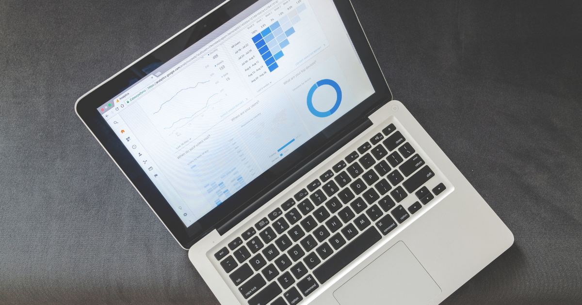 Análise de tráfego orgânico e resultados de SEO da clínica